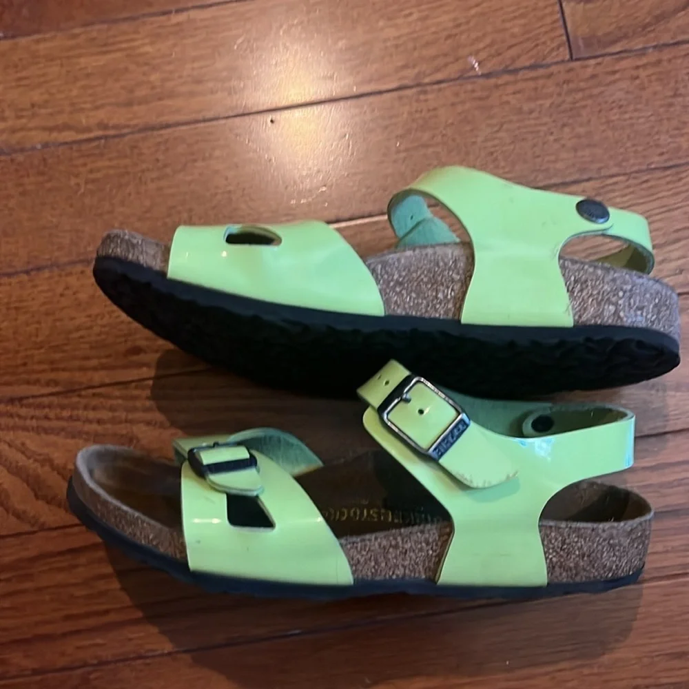 Birkenstock | Taormina Kids Patent Green Glow Sandal‎ Size 2